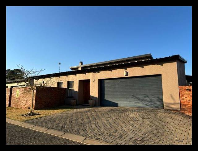 3 BEDROOM CLUSTER FOR SALE IN POMONA